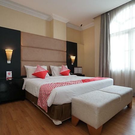 Capital O 1128 Hotel Imara Palembang Kültér fotó