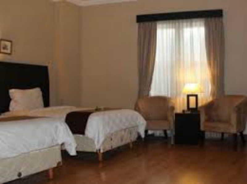 Capital O 1128 Hotel Imara Palembang Kültér fotó